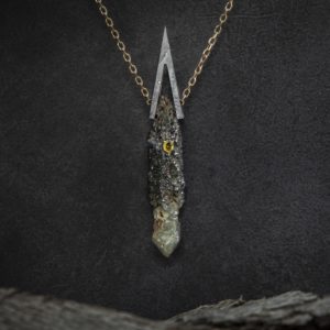 collar con meteorito-cuarzo-zafiro y oro-alta joyeria