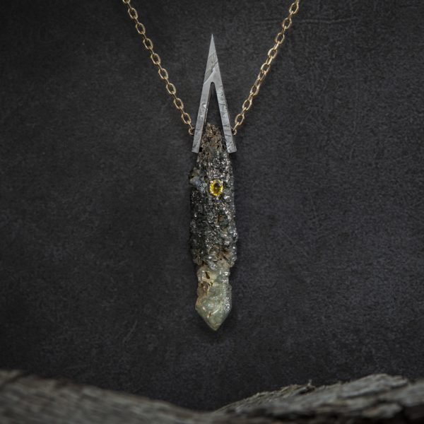 collar con meteorito-cuarzo-zafiro y oro-alta joyeria